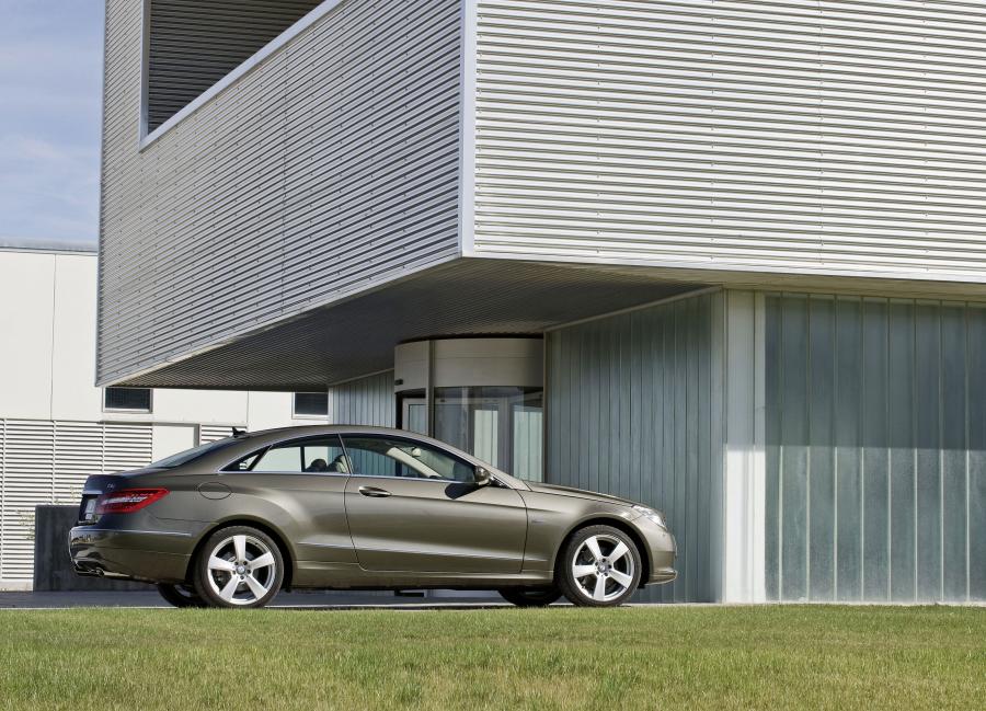  Mercedes-Benz E-Class Coupe 2010 года  (фото 74 из 84)